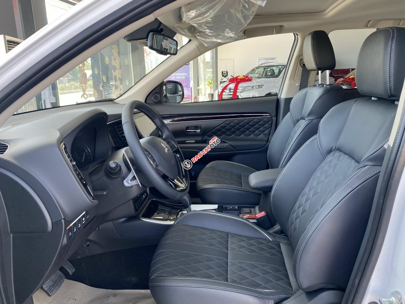 Ưu đãi siêu hấp dẫn, hỗ trợ đến 100% thuế trước bạ cho khách hàng mua xe em Chiến-11