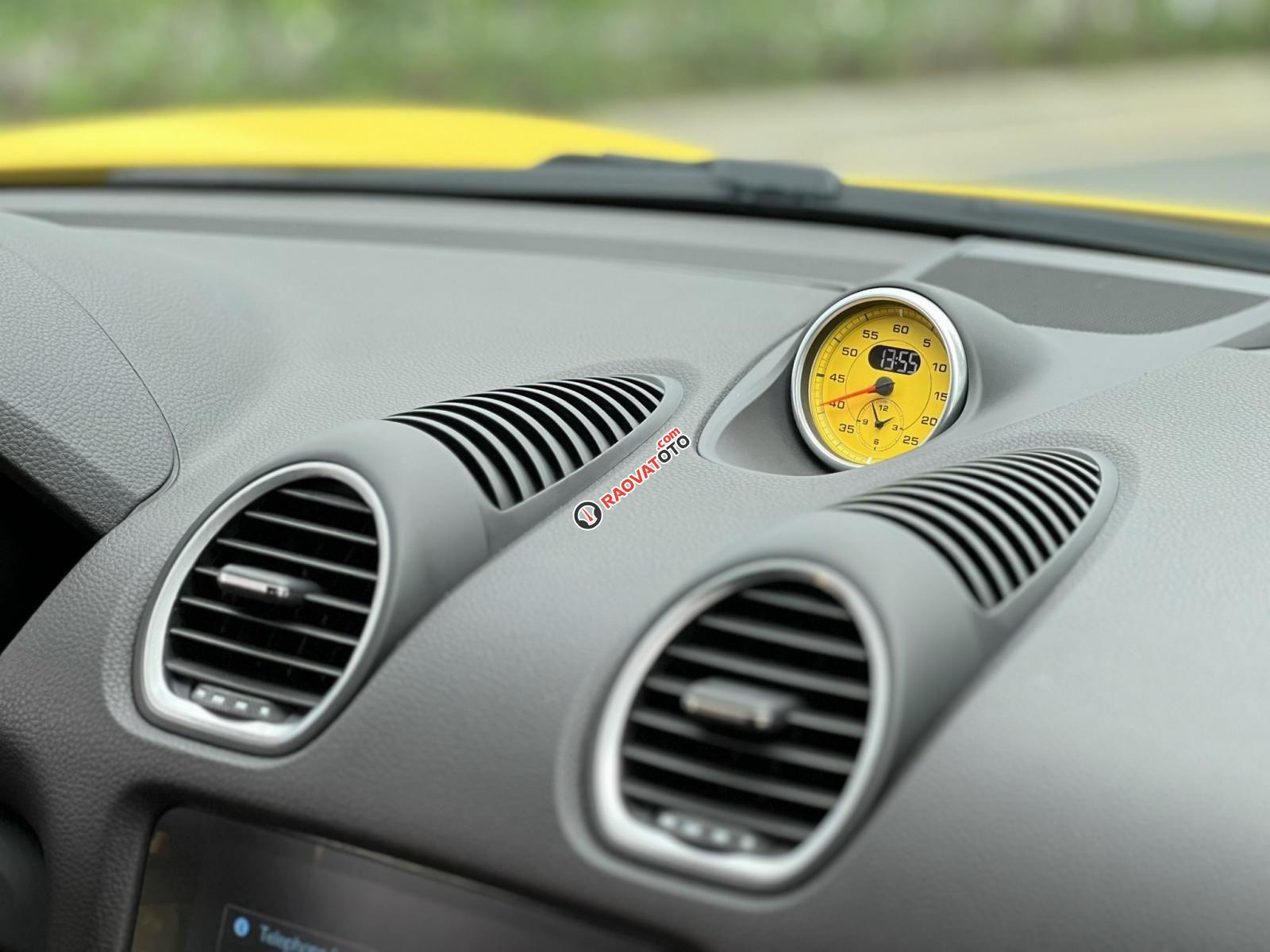 Màu vàng, nội thất đen, chạy 10.000km. Đầy đủ options-9