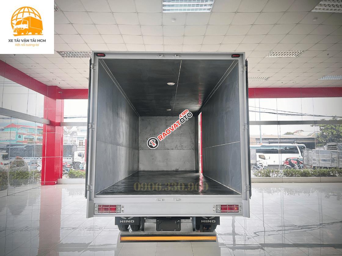Xe tải thùng kín Hino 3 tấn 5-0