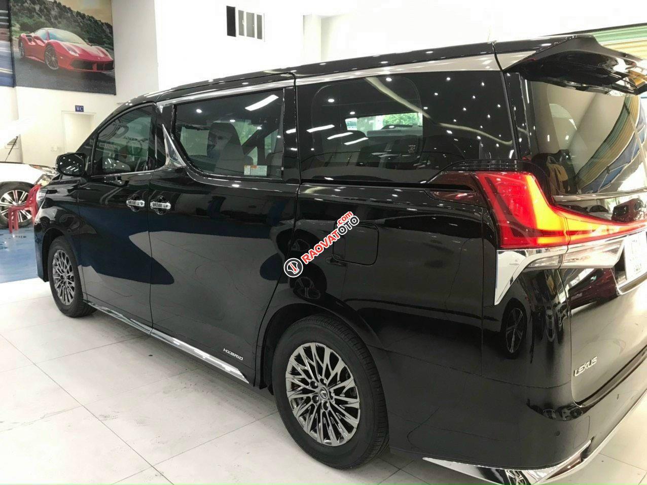 Xe màu đen, 7 chỗ-1