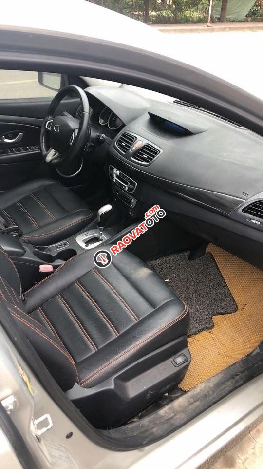 Xe màu bạc số tự động-8