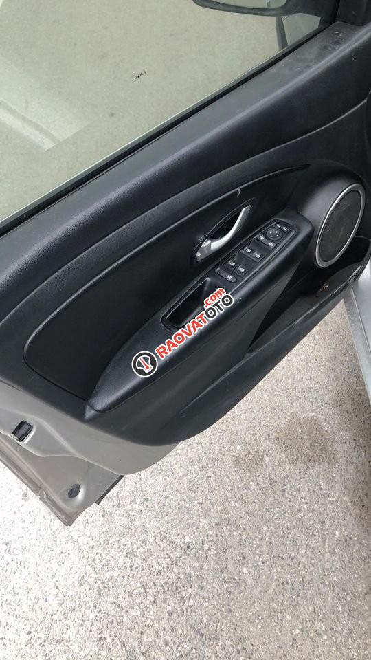 Xe màu bạc số tự động-3