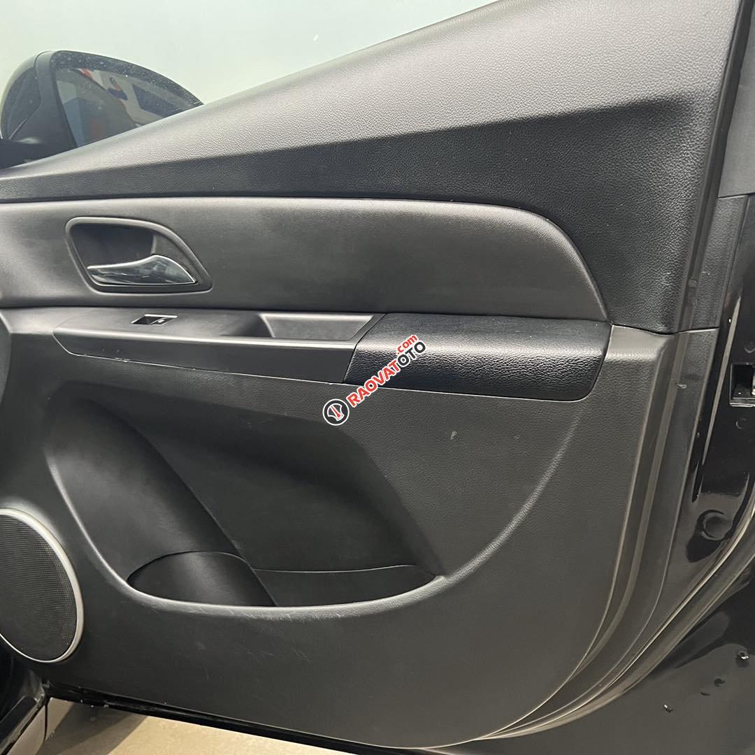 Xe màu đen, 255 triệu-8