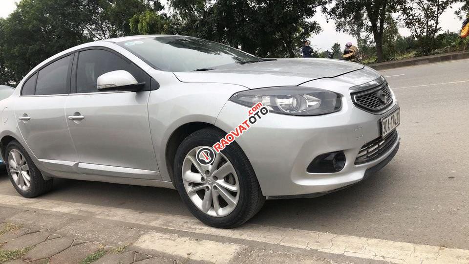 Xe màu bạc số tự động-2