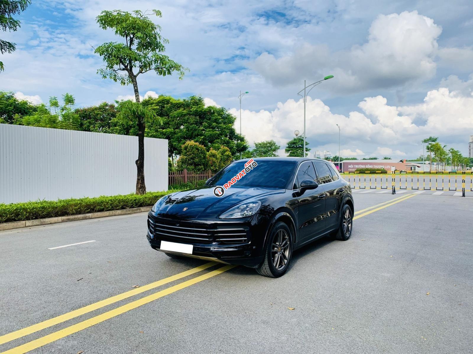 Đen, nội thất kem-3