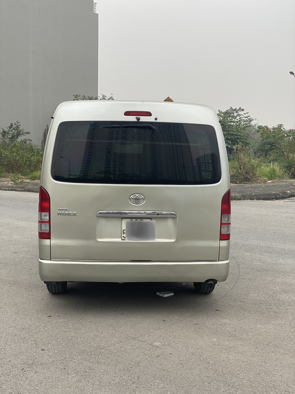 Xe Toyota Hiace 2011, màu xám, giá chỉ 300 triệu-1