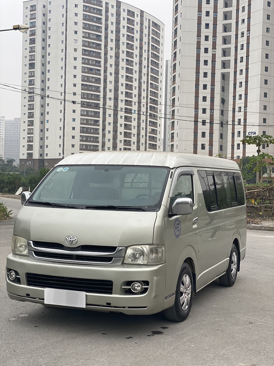 Xe Toyota Hiace 2011, màu xám, giá chỉ 300 triệu-6