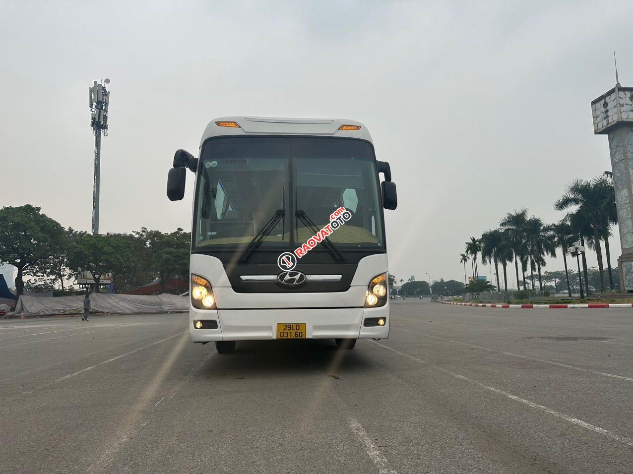 Xe 47 chỗ máy Weichai 375ps, nhập khẩu nguyên chiếc giá 1 tỷ 350tr-1