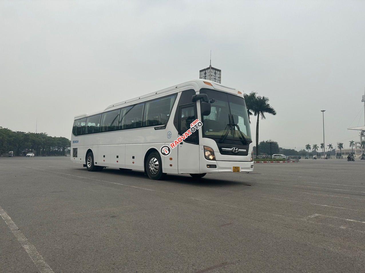 Xe 47 chỗ máy Weichai 375ps, nhập khẩu nguyên chiếc giá 1 tỷ 350tr-0