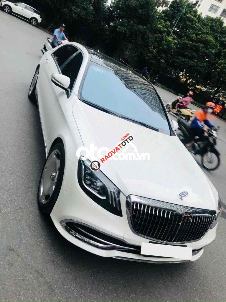 Siêu xe Maybach S400 màu trắng chờ đón sở-9