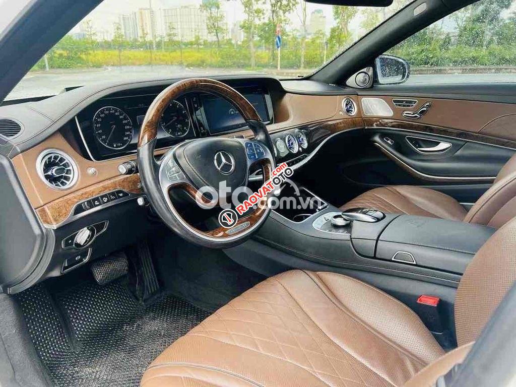 Siêu xe Maybach S400 màu trắng chờ đón sở-0