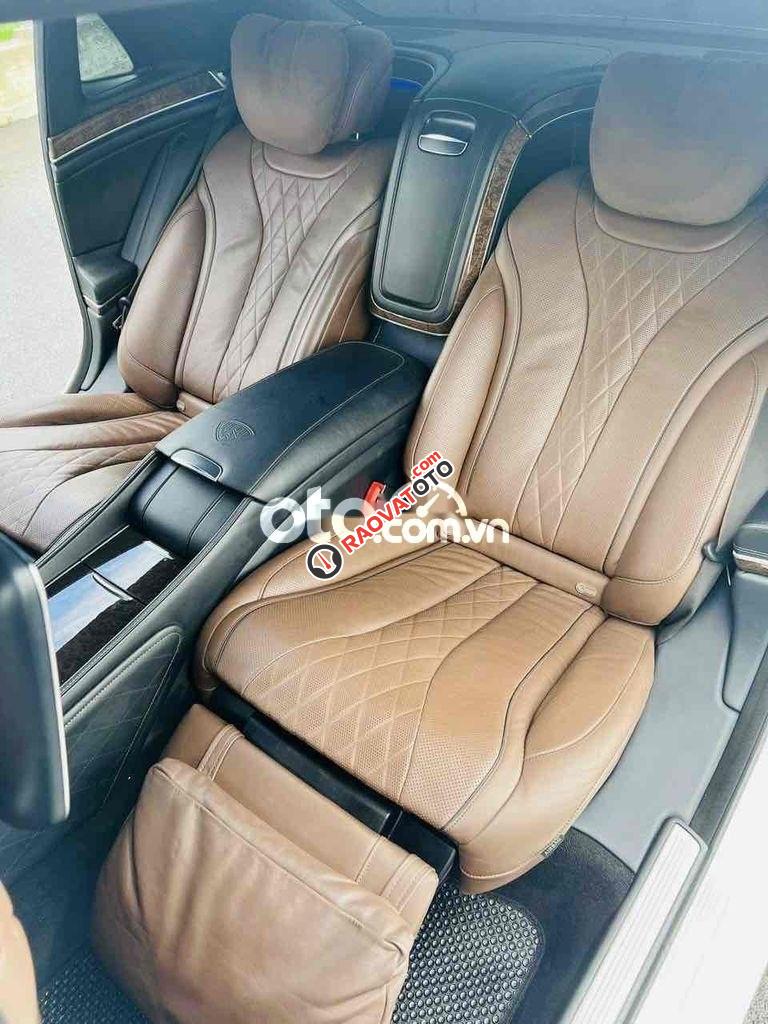 Siêu xe Maybach S400 màu trắng chờ đón sở-4