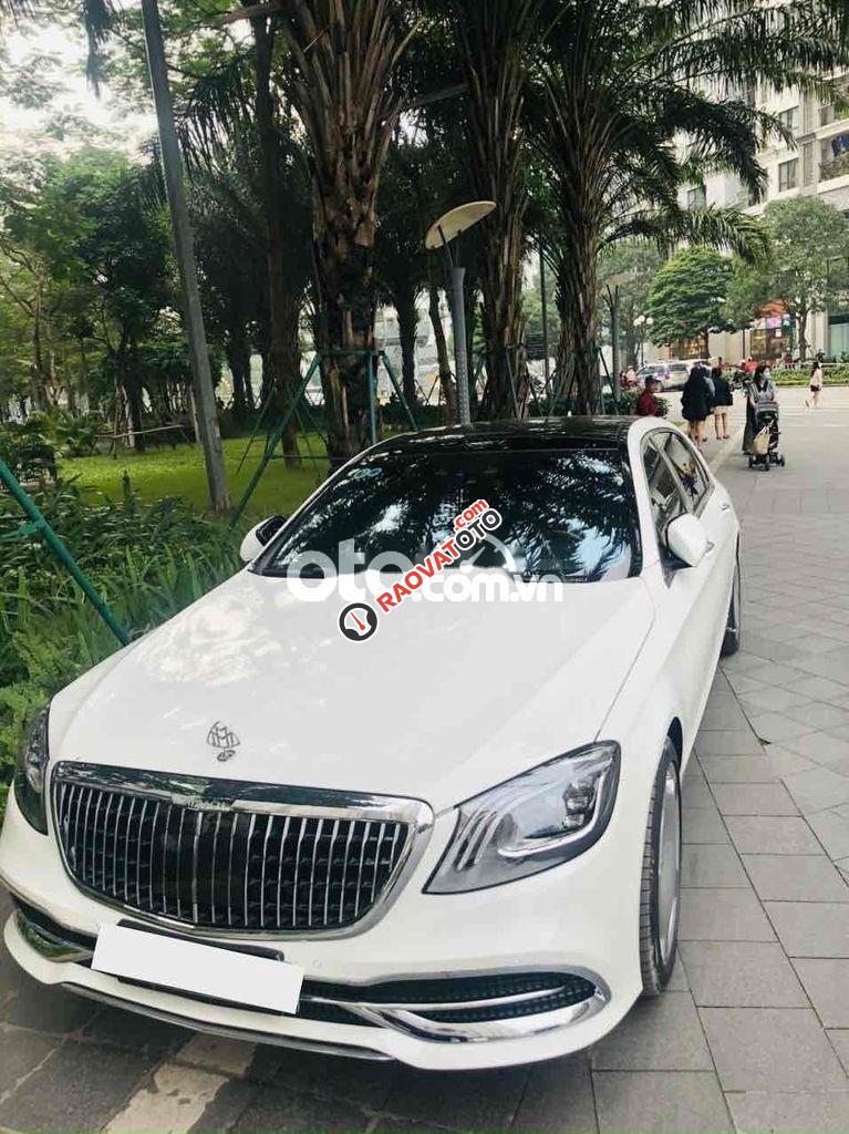 Siêu xe Maybach S400 màu trắng chờ đón sở-7