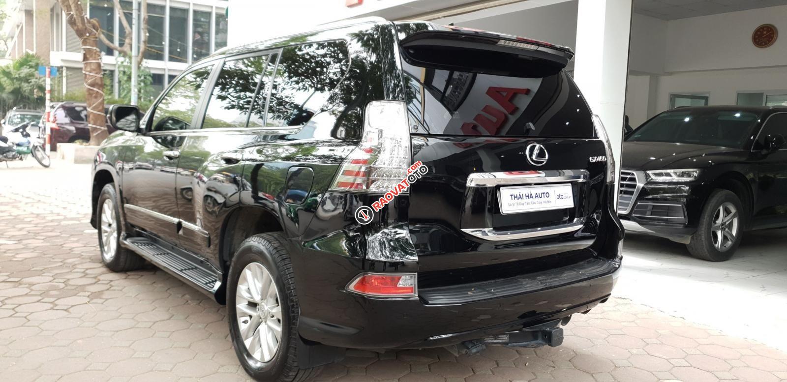 Màu đen, nội thất nâu
-4