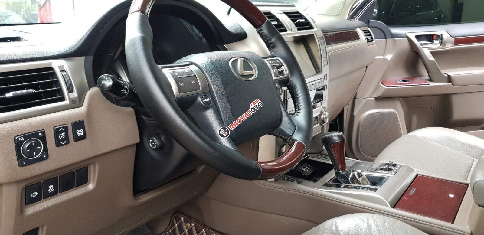 Màu đen, nội thất nâu
-6