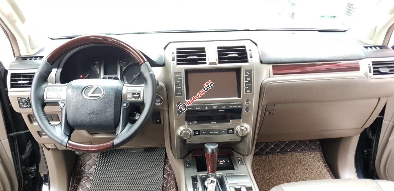 Màu đen, nội thất nâu
-8