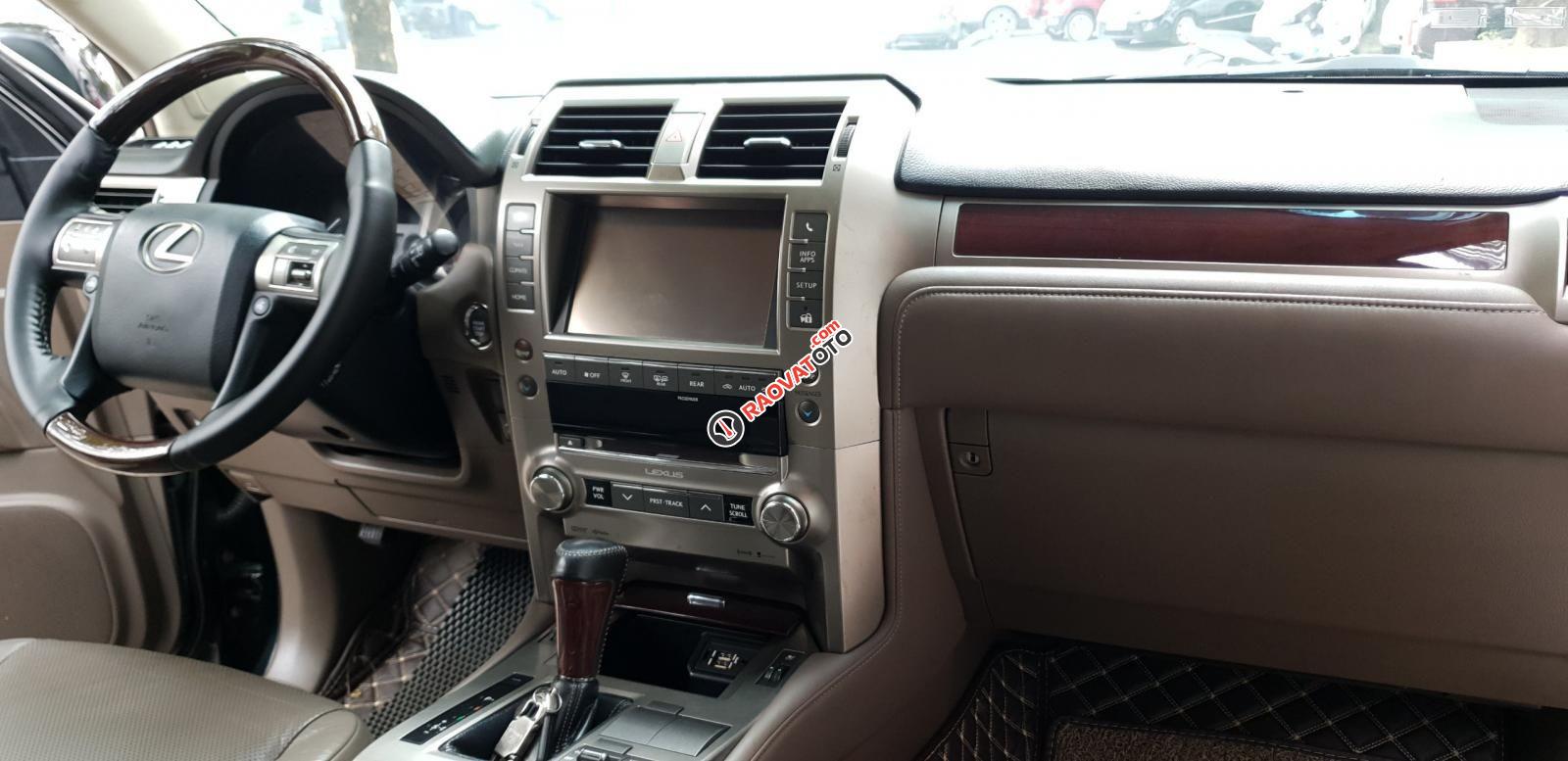 Màu đen, nội thất nâu
-10