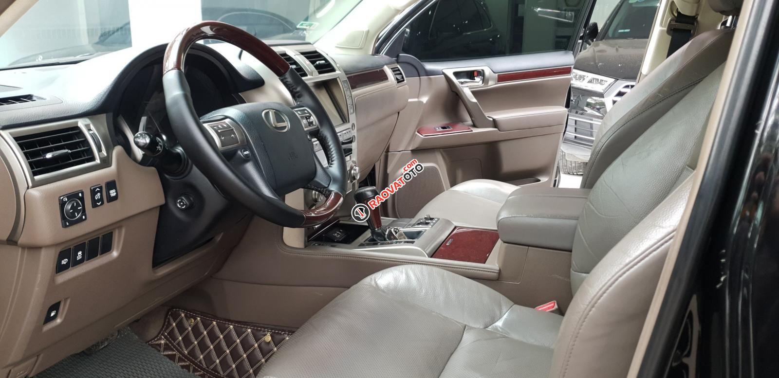 Màu đen, nội thất nâu
-7