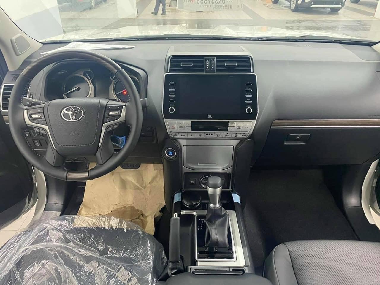 Bán xe Toyota Landcruiser Prado VX 2.7 sản xuất năm 2023 nhập mới 100%-3