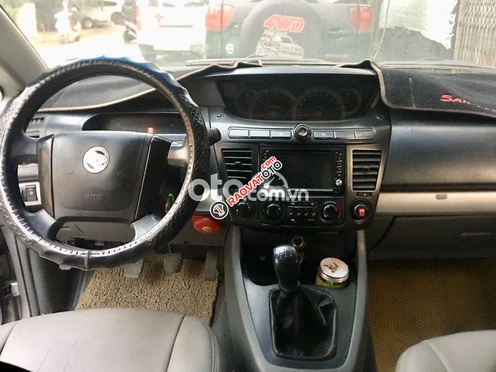 Ssangyong Stavic 2009 Số sàn diêzn 5 chỗ-6