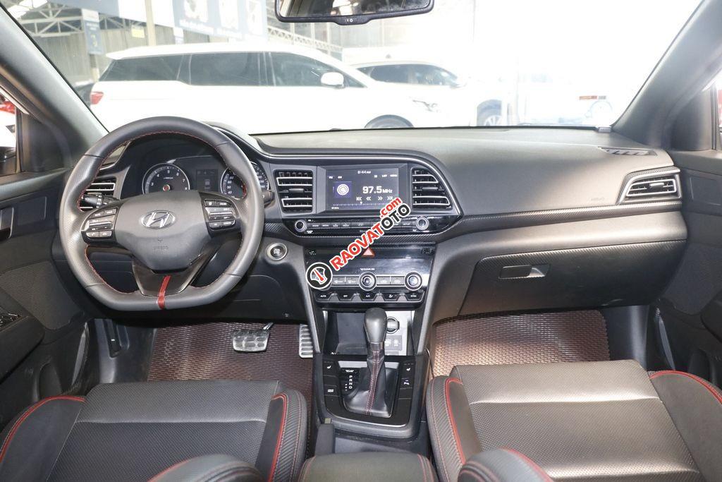 Màu trắng, 608 triệu-14