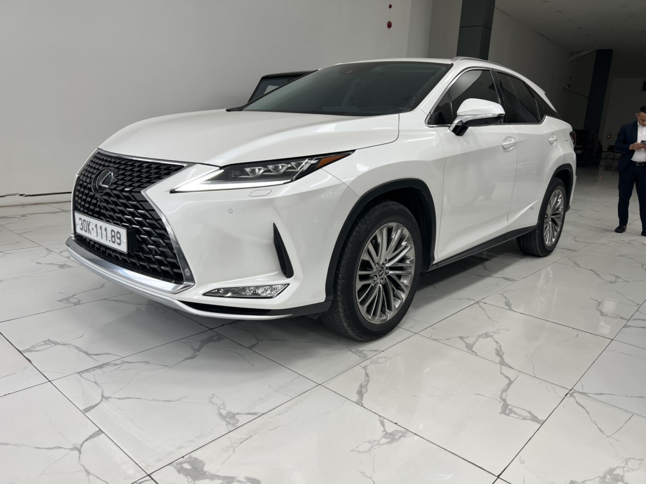 Em bán chiếc xe Lexus RX350 Luxury xe nhập chính hãng sản xuất năm 2019 đăng ký tên cá nhân, xe rất là mới biển đẹp-1