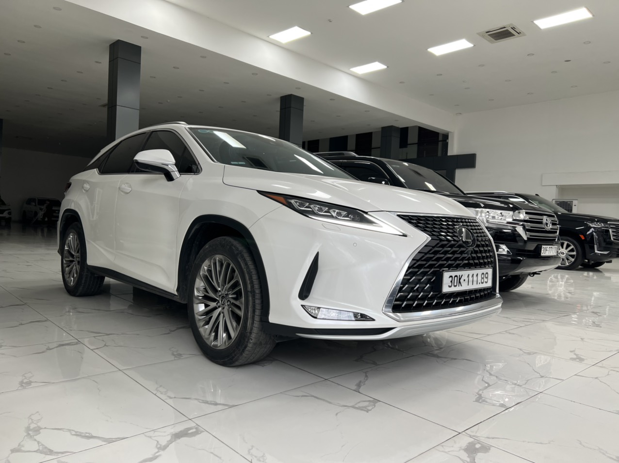 Em bán chiếc xe Lexus RX350 Luxury xe nhập chính hãng sản xuất năm 2019 đăng ký tên cá nhân, xe rất là mới biển đẹp-2