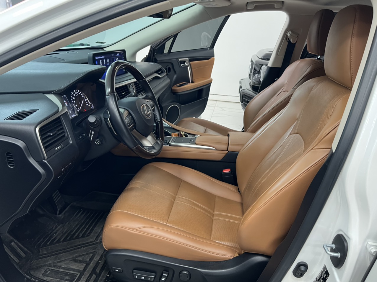 Em bán chiếc xe Lexus RX350 Luxury xe nhập chính hãng sản xuất năm 2019 đăng ký tên cá nhân, xe rất là mới biển đẹp-9