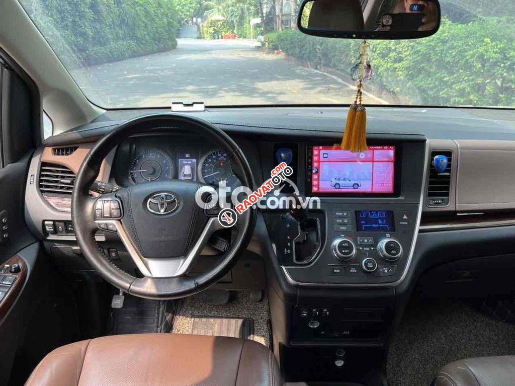 Toyota Sienna 3.5 Limited 2015 biển Sài Gòn-1
