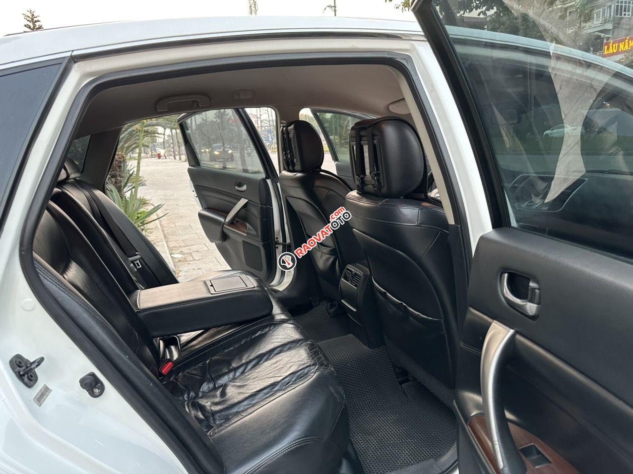 Xe màu trắng, giá chỉ 295 triệu-7