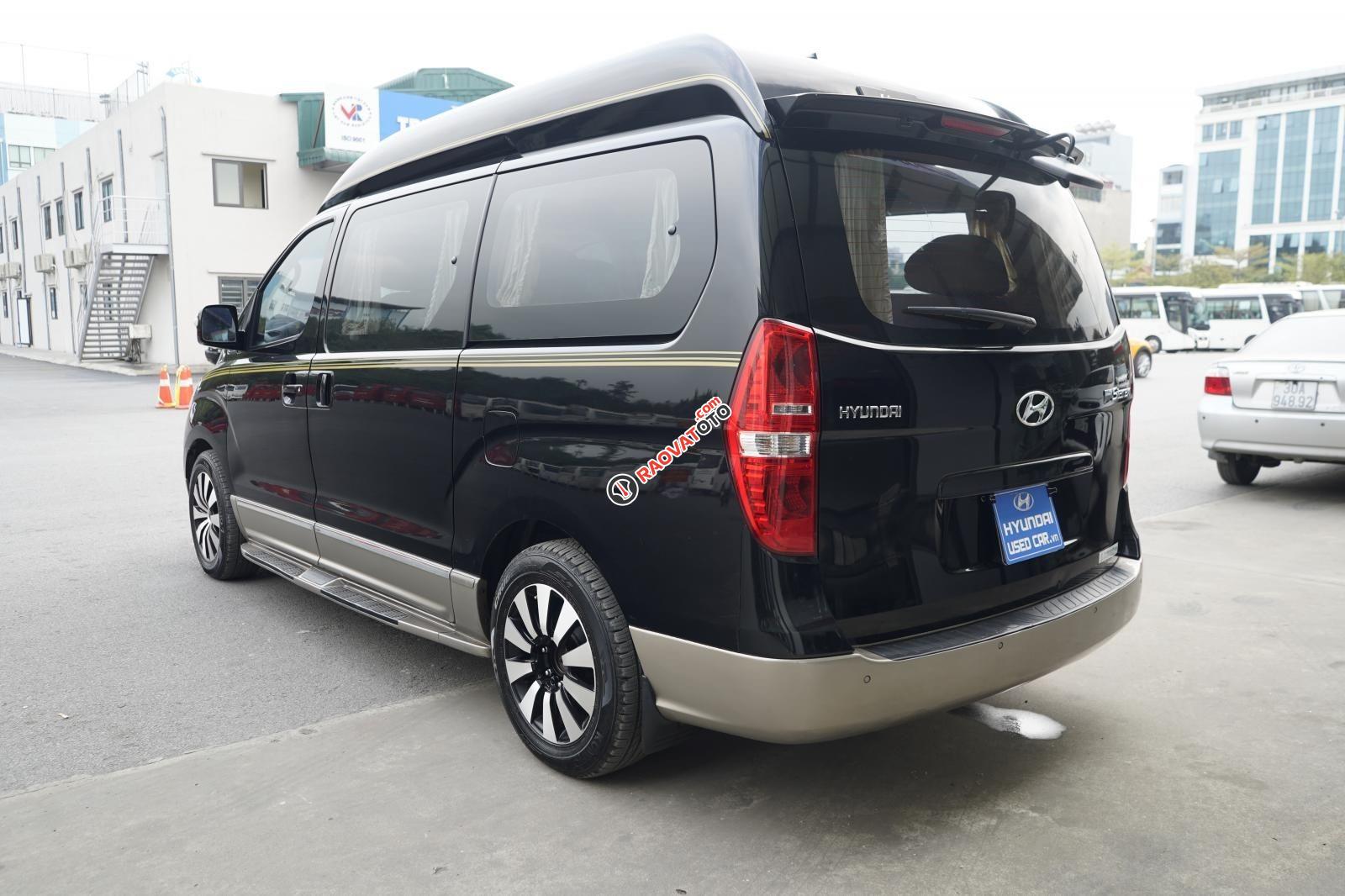 2.4AT bản Limousine, máy xăng số tự động 09 chỗ-3