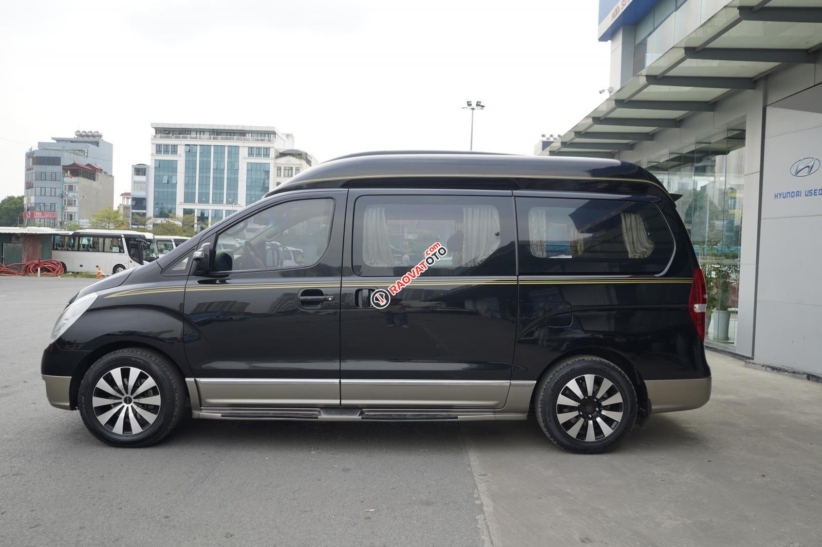 2.4AT bản Limousine, máy xăng số tự động 09 chỗ-2