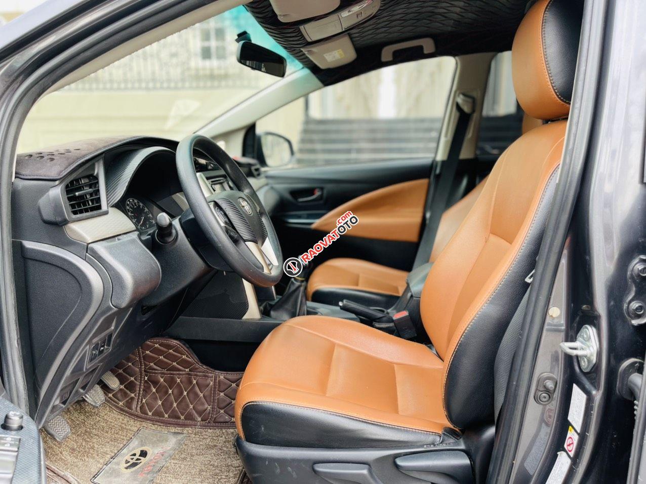 Hà Nội Car CN Sài Gòn - Xe màu xám, nội thất nâu-5