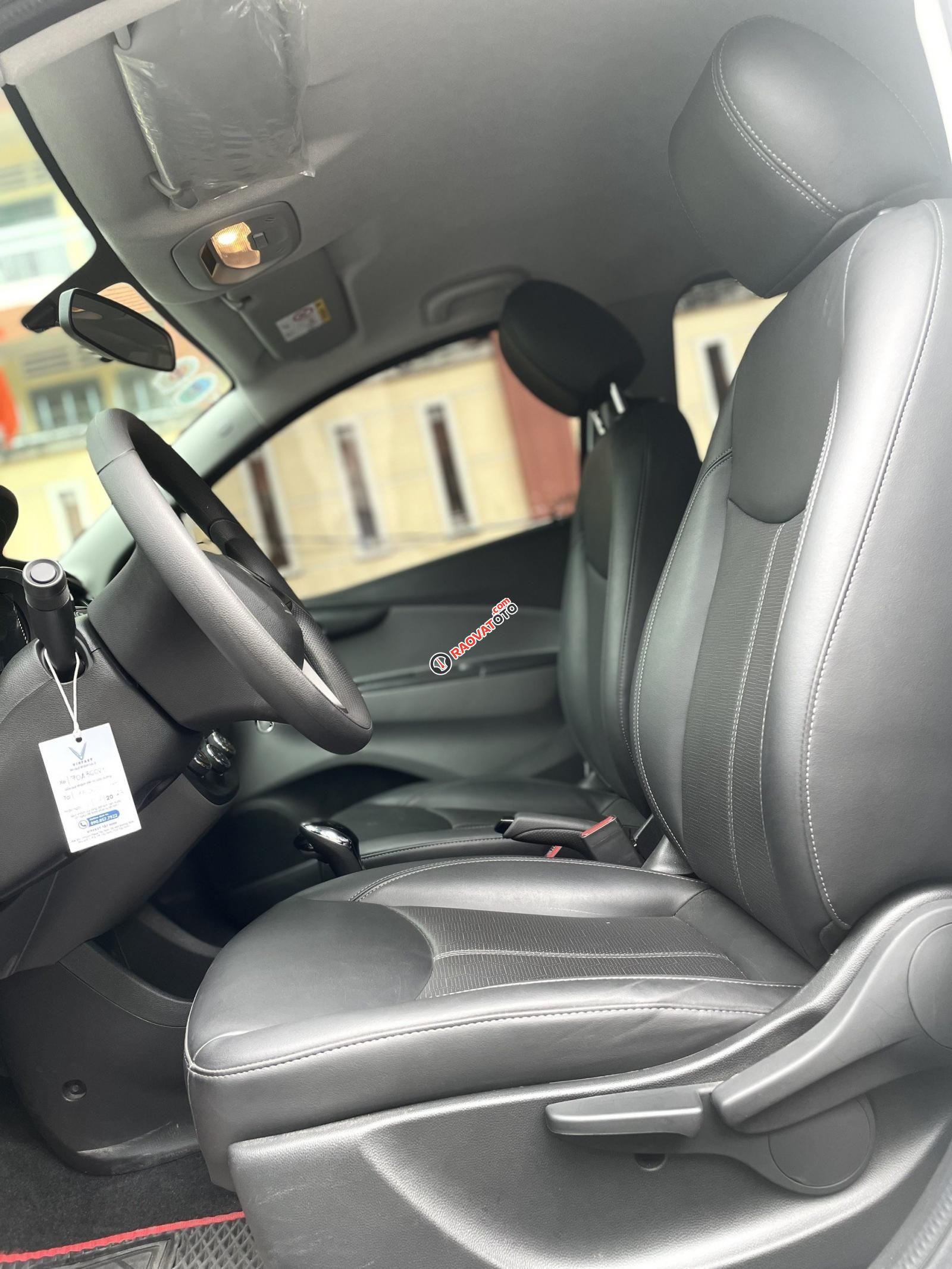 Màu trắng, giá 365tr-3