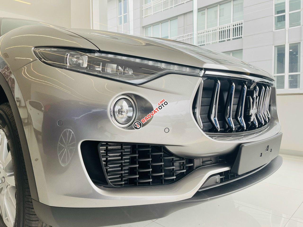 Gía xe maserati levante 2019 xe mới 100 màu xám bạc, màu bạc nội thất đen hổ trợ vay 65%-1