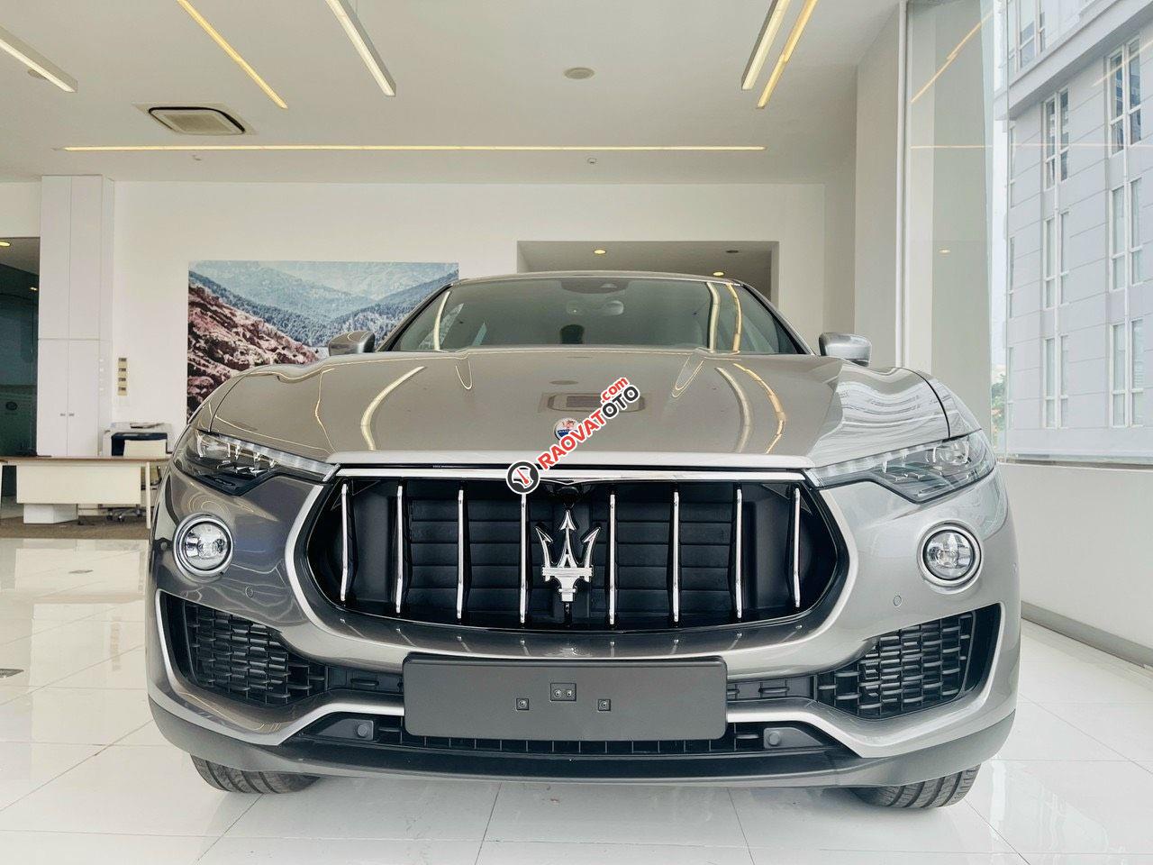 Gía xe maserati levante 2019 xe mới 100 màu xám bạc, màu bạc nội thất đen hổ trợ vay 65%-2