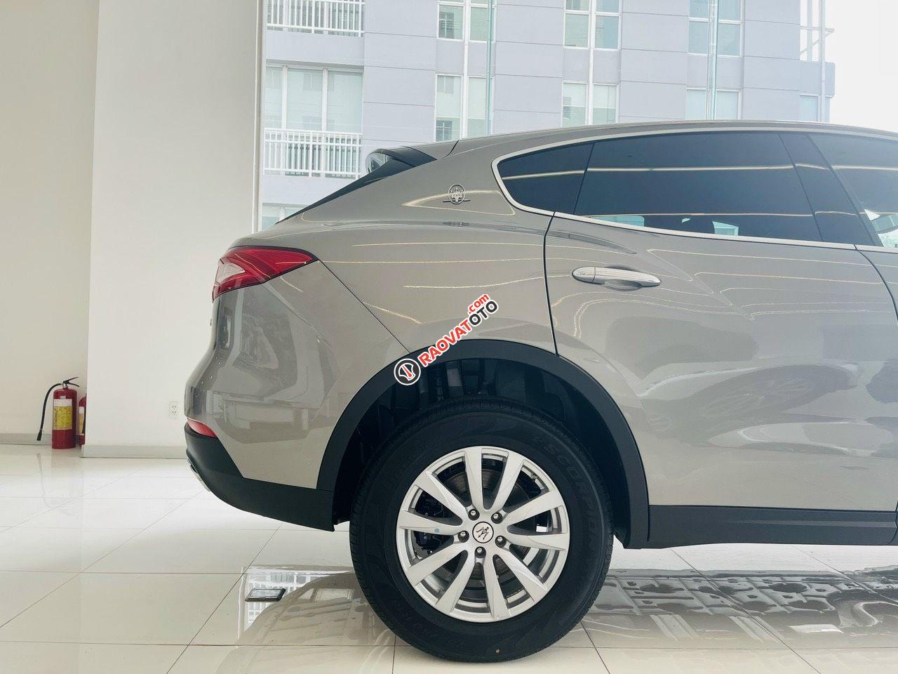 Gía xe maserati levante 2019 xe mới 100 màu xám bạc, màu bạc nội thất đen hổ trợ vay 65%-3
