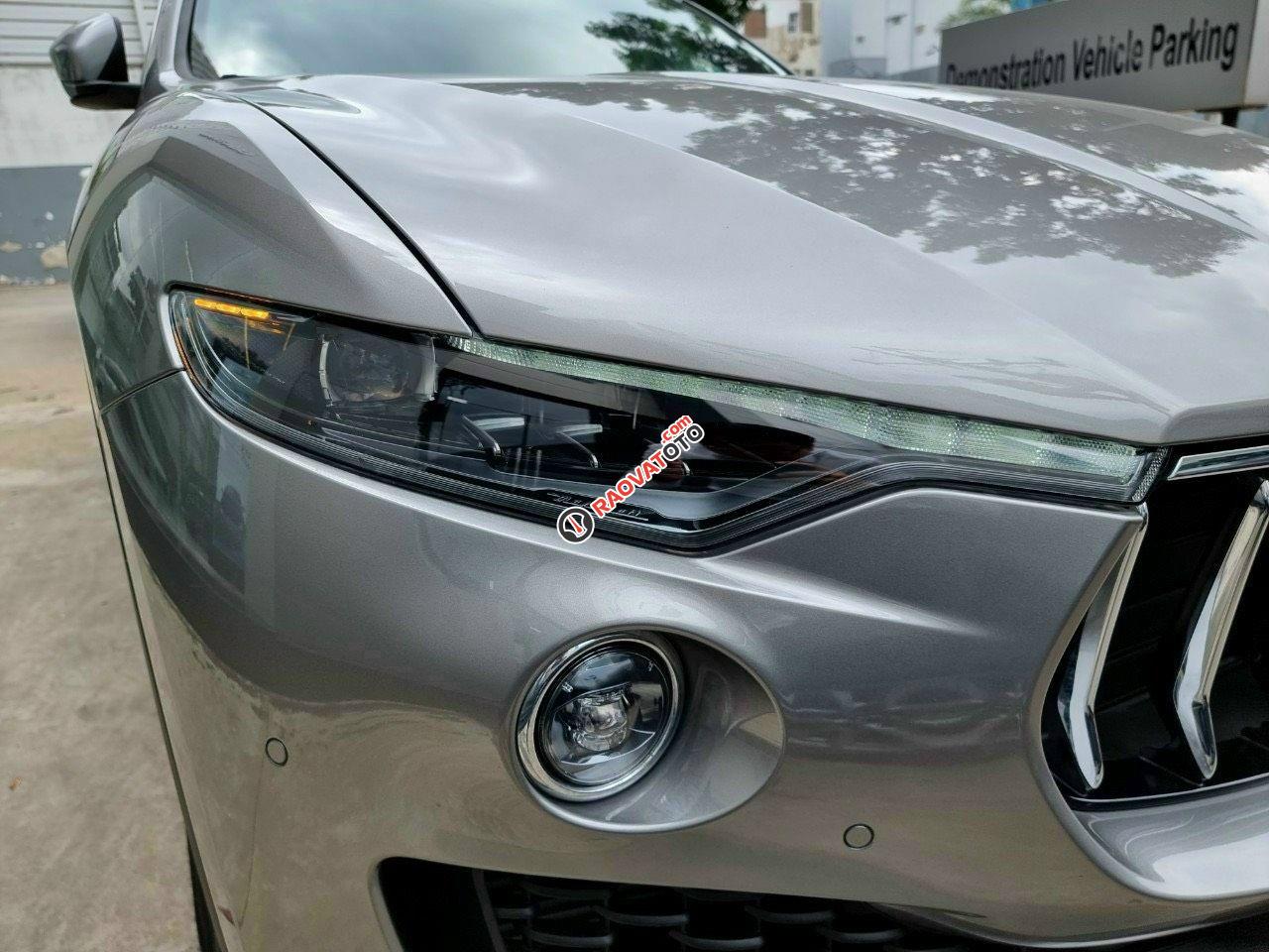 Gía xe maserati levante 2019 xe mới 100 màu xám bạc, màu bạc nội thất đen hổ trợ vay 65%-11