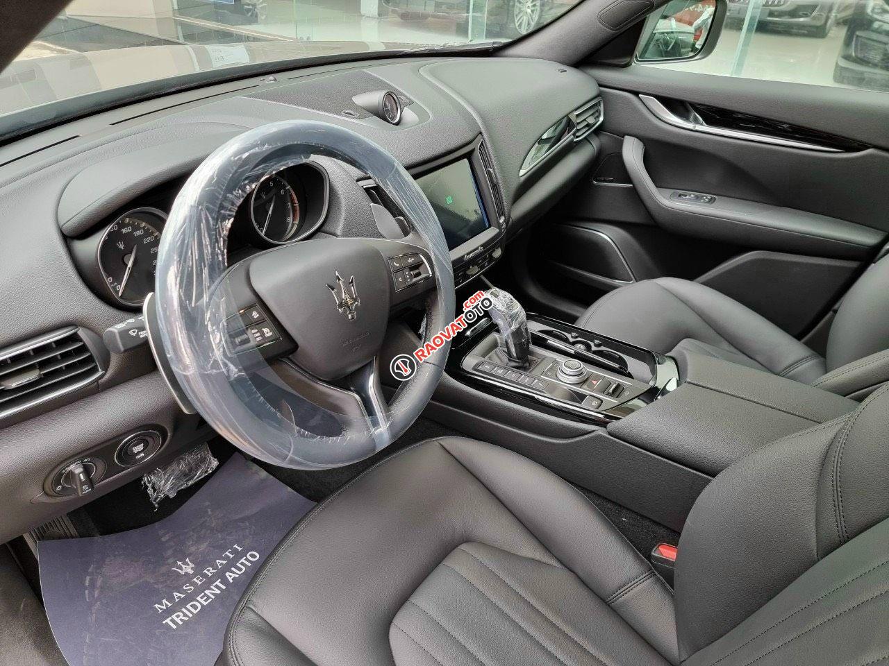 Gía xe maserati levante 2019 xe mới 100 màu xám bạc, màu bạc nội thất đen hổ trợ vay 65%-9