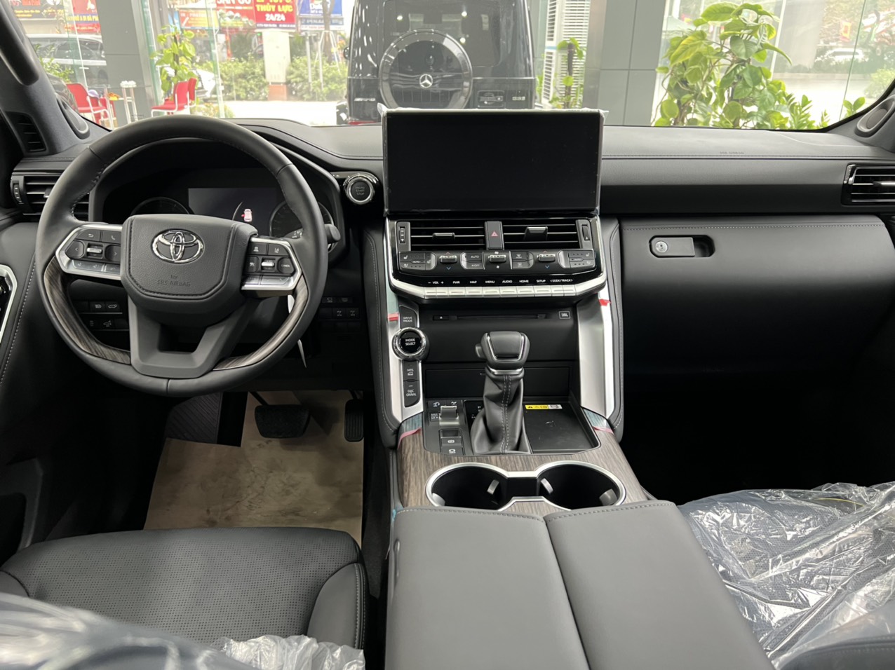 Luôn có xe mới  Toyota Land Cruiser LC300 2023, màu đen, xe nhập-6