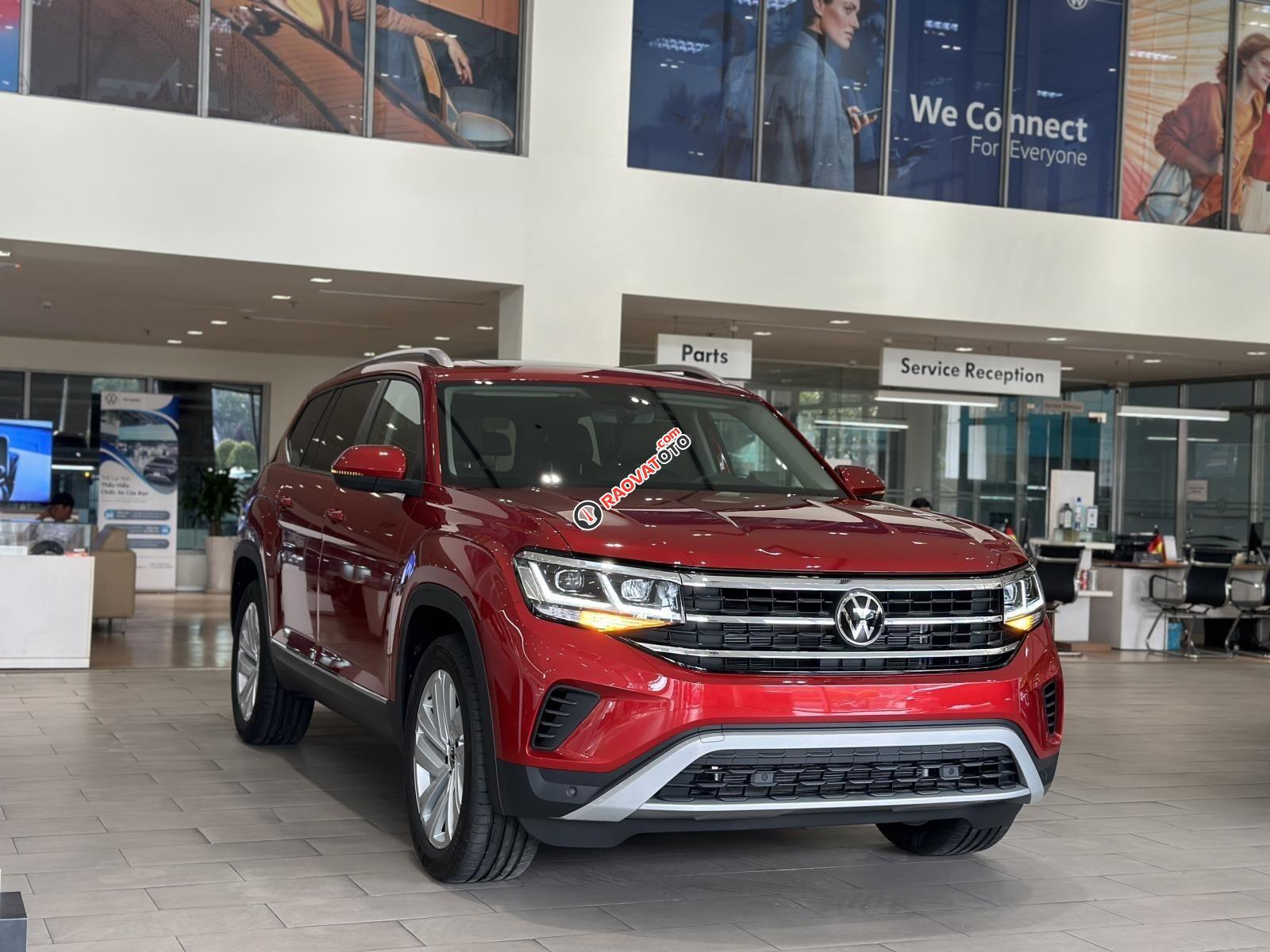 Màu đỏ xe có sẵn giao xe 7 chỗ cho gia đình - Khuyến mãi khủng trong tháng 6/2023 này-9