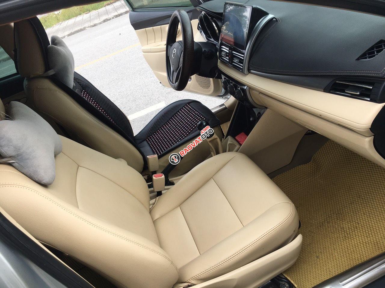 Xe gia đình màu bạc -10