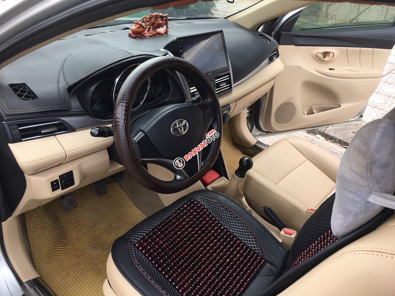 Xe gia đình màu bạc -8