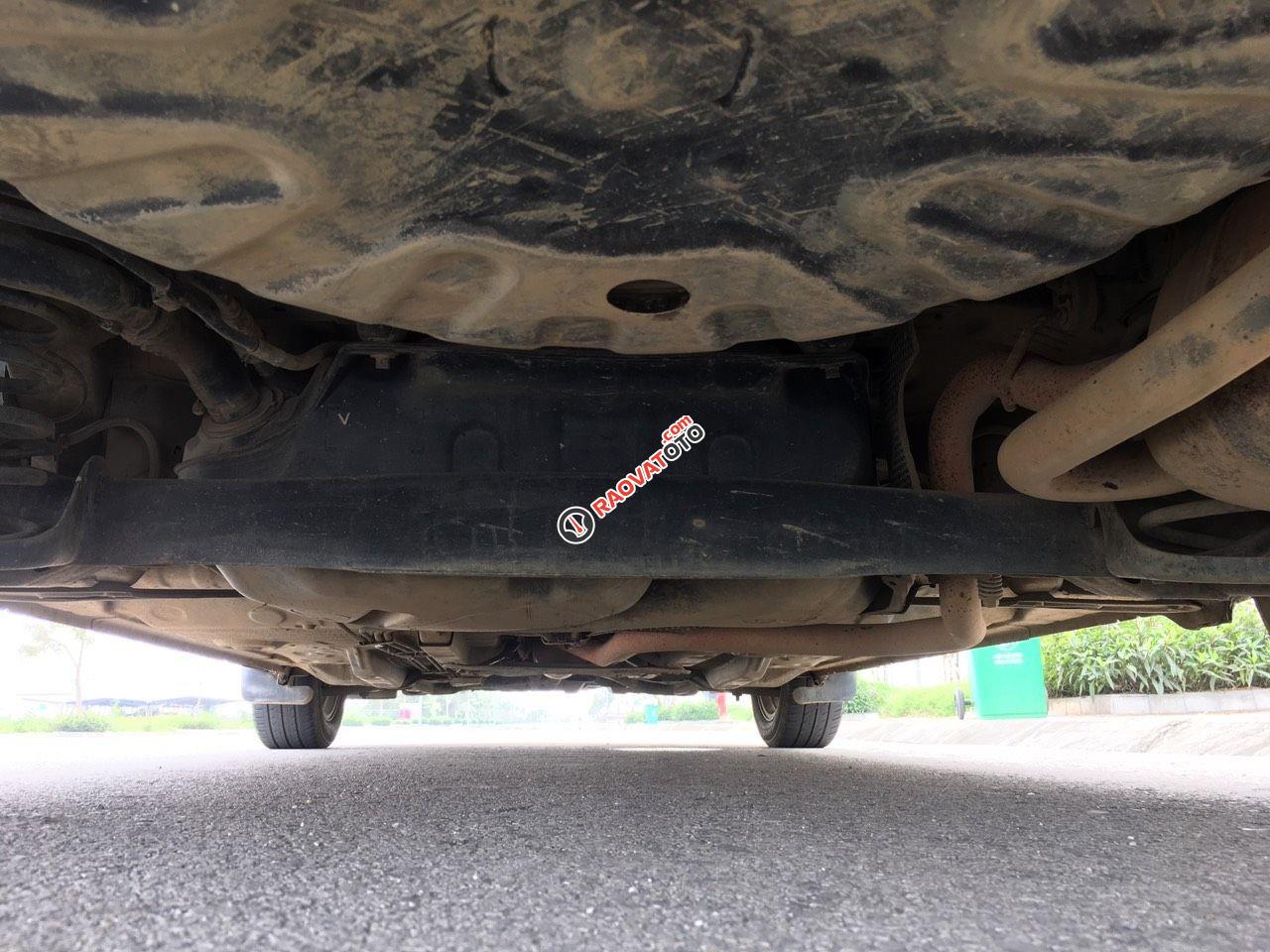 Xe gia đình màu bạc -18