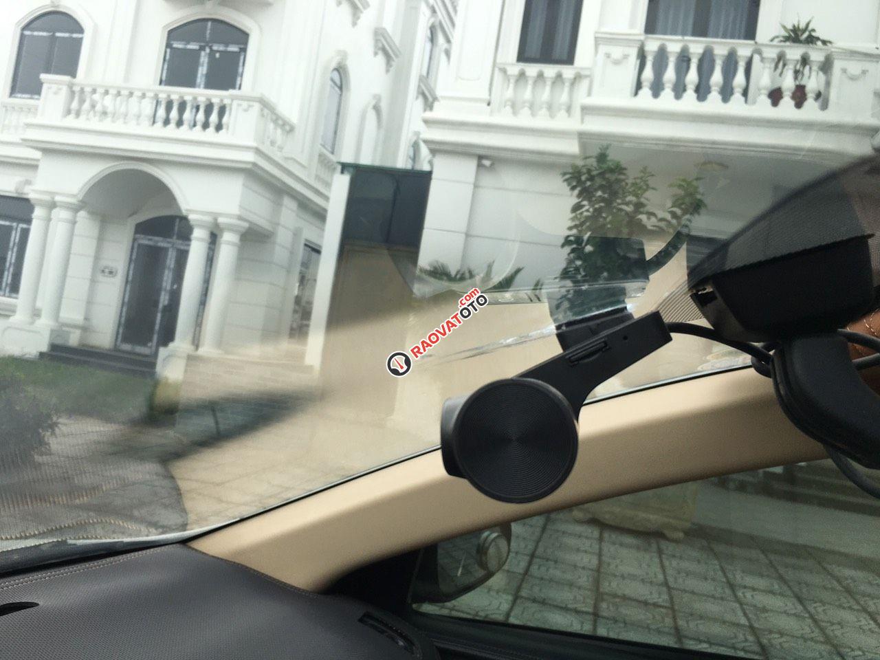 Xe gia đình màu bạc -14