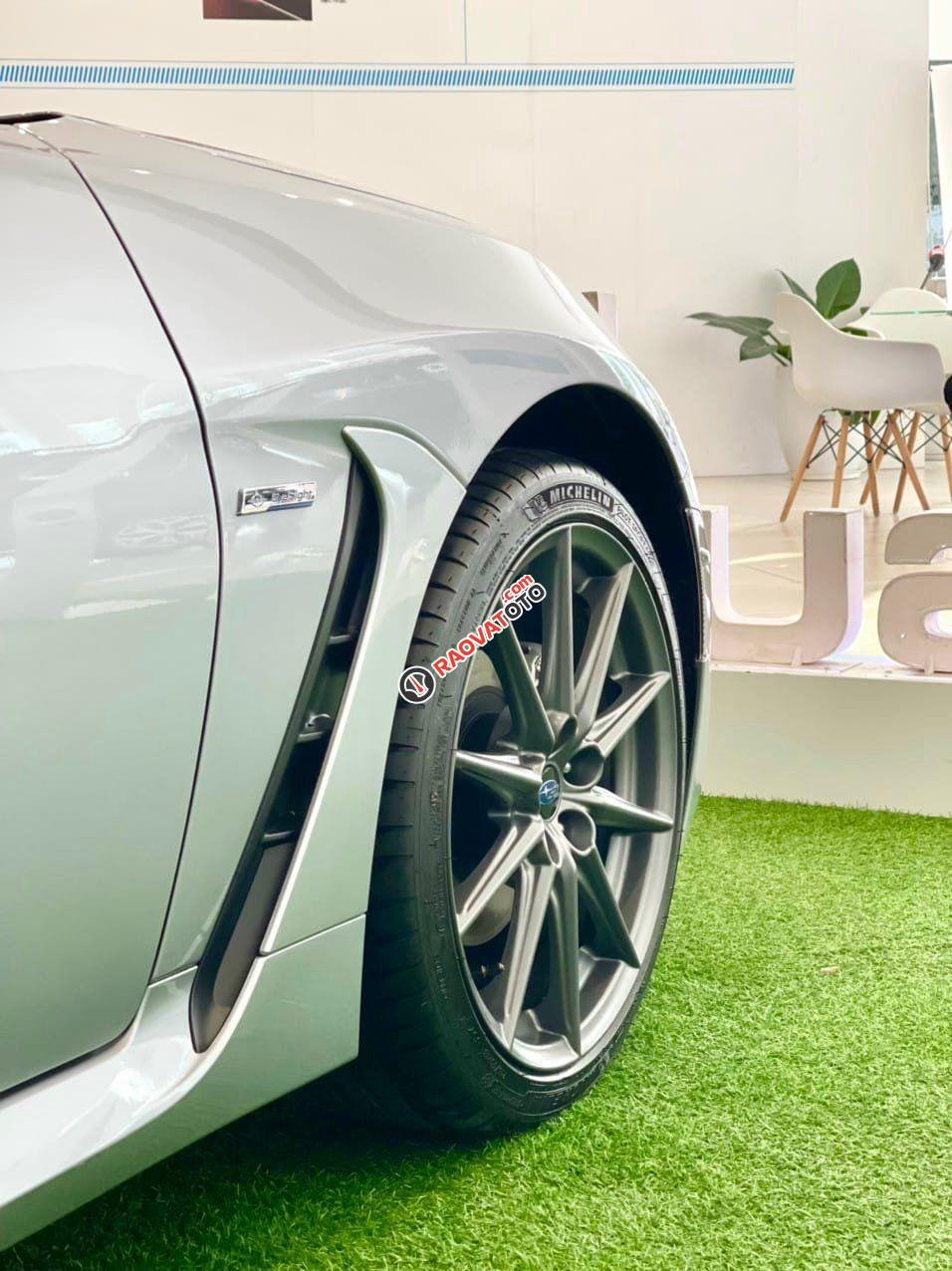 Dòng xe thể thao cá tính màu bạc giao ngay!-4