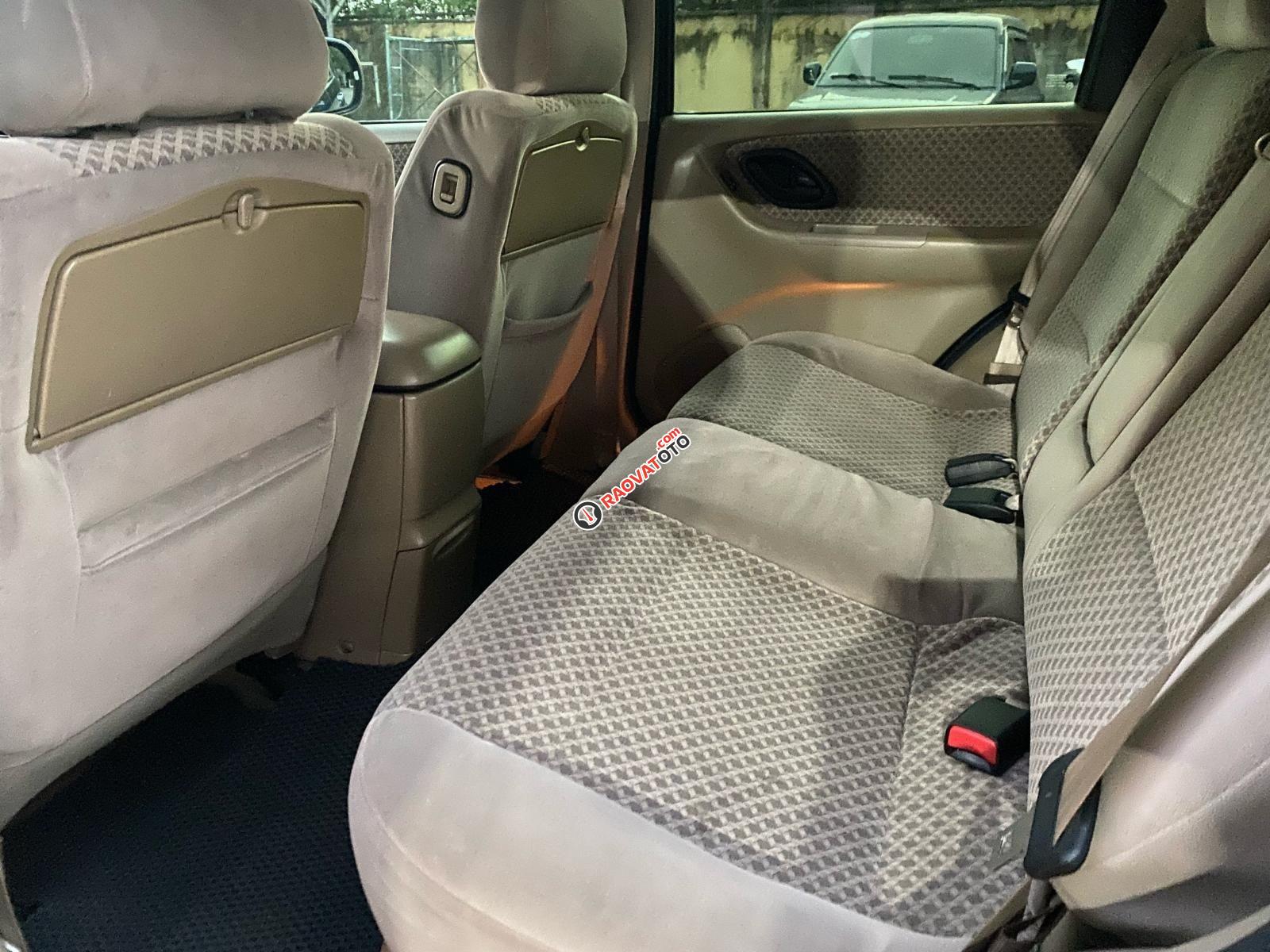 5 chỗ ngồi rộng rãi, gầm cao hai cầu điện phù hợp đi công trình và vùng cao-6