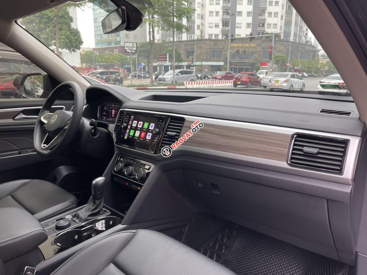 Nội thất rộng rãi kết hợp màu ngoại thất cực cháy-16