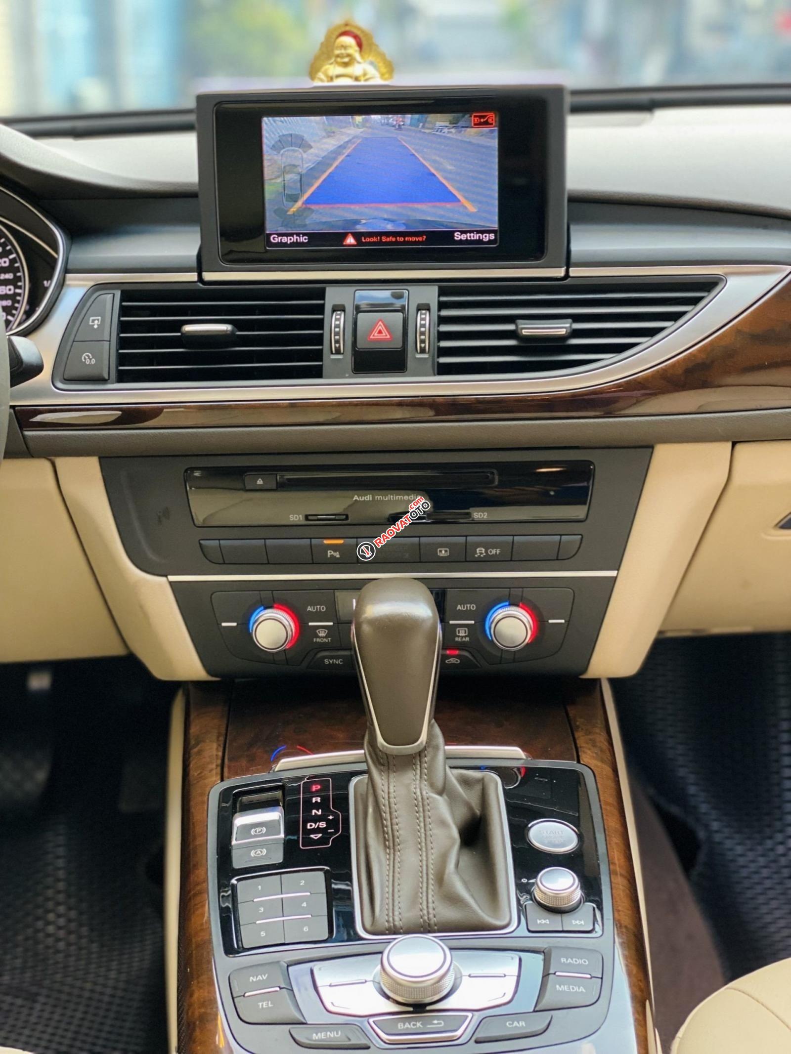 Màu đen, nội thất kem-9