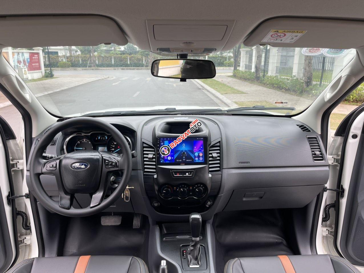 Màu trắng, giá 499tr-2